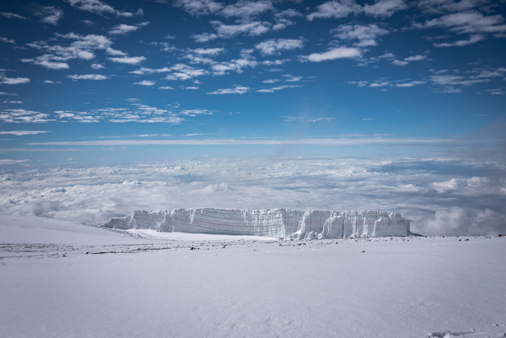 Campos de hielo en la cima del Kilimanjaro. Créditos a Moira Johnson.