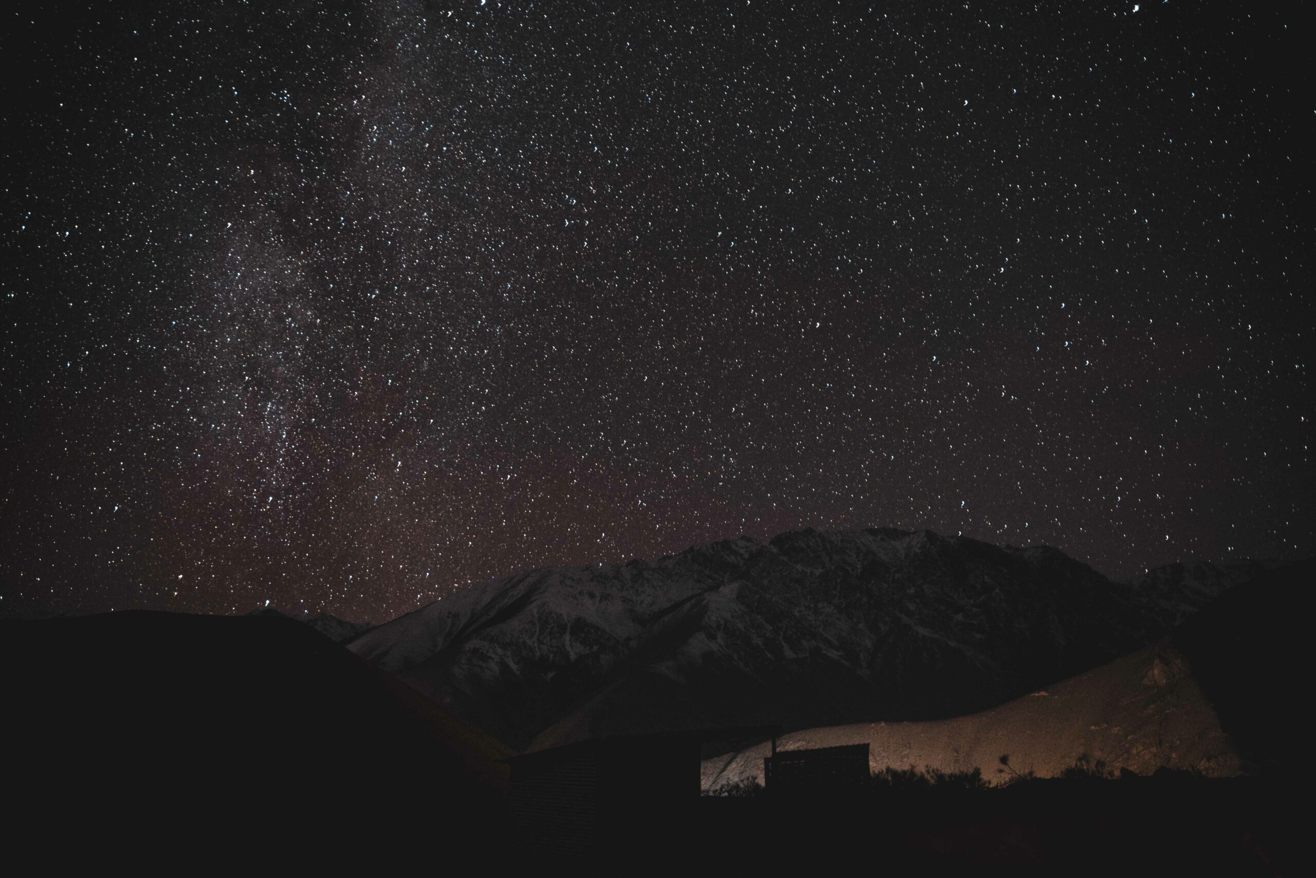Vistas nocturnas desde las montañas de Pisco Elqui. 