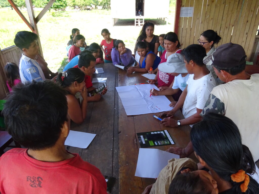Procesos participativos con la población entorno al ACR Codo del Pozuzo. Foto: Stefany Salcedo / IBC.