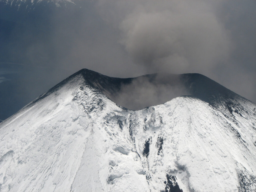 Cráter volcán Llaima. Créditos Daniel Basoalto.