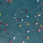 cardumen-de-mujeres-nadando-foto-por-Ana-Elisa-Sotelo