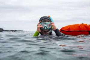 mujer-nadando-cardumen-de-mujeres2-foto-por-Ana-Elisa-Sotelo