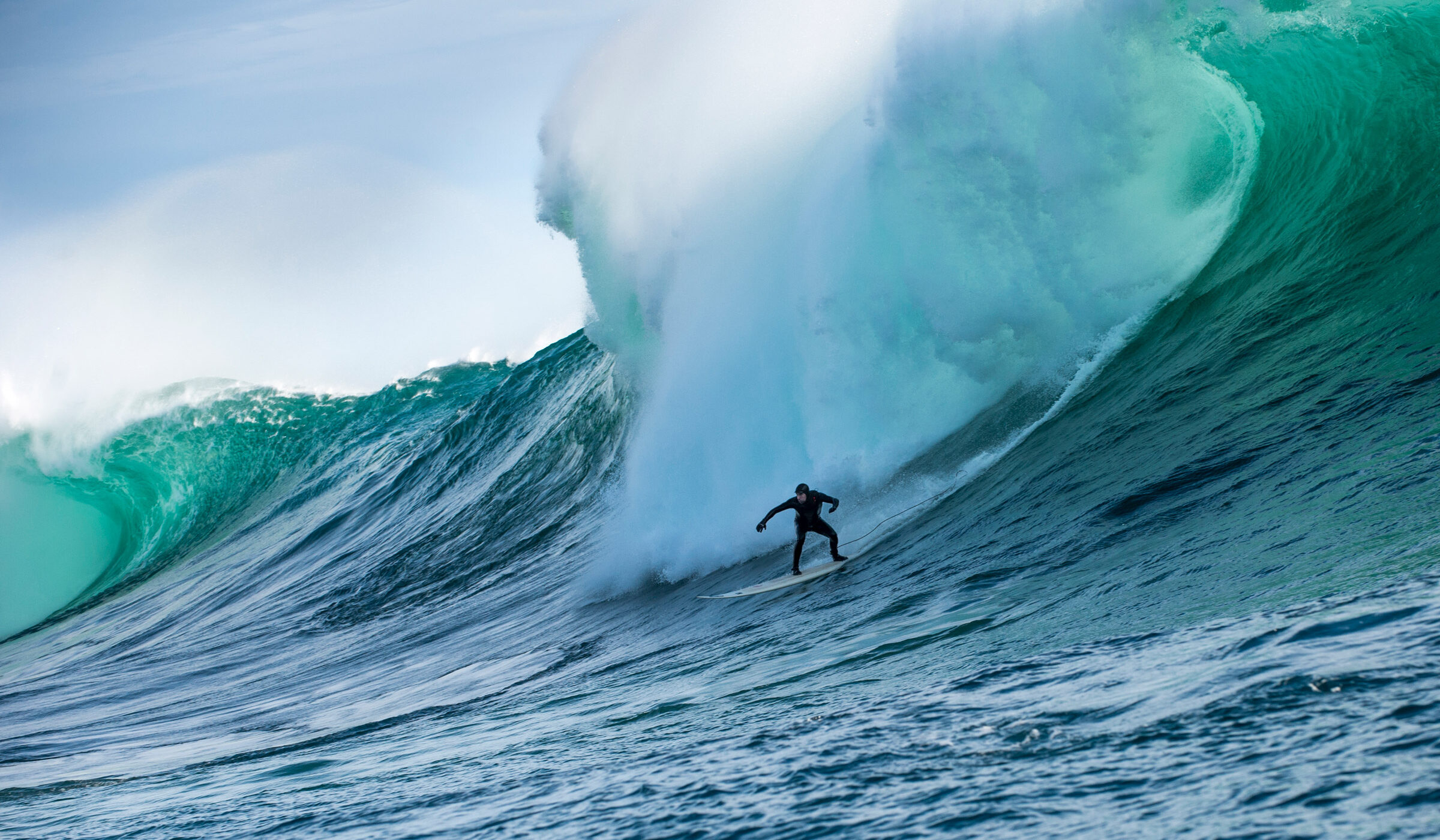 Diego Medina, destacado surfista chileno: “El mar es realmente una terapia; te limpia y purifica”