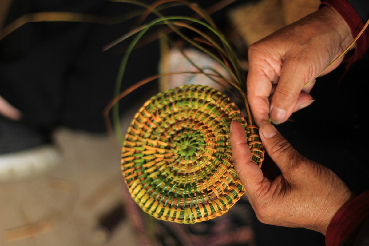 TEJEDORAS DE SABERES Y TRADICIONES KAWÉSQAR