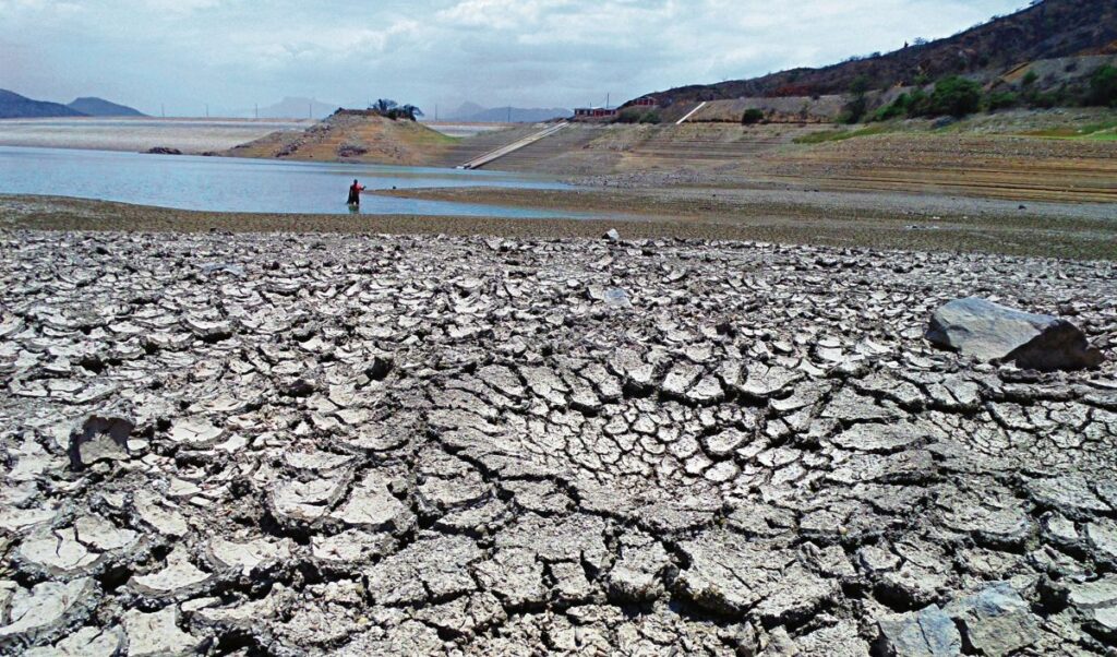 Escasez de lluvias en el reservorio Tinajones, en Lambayeque, Perú. Créditos: Wilfredo Sandoval / El Comercio