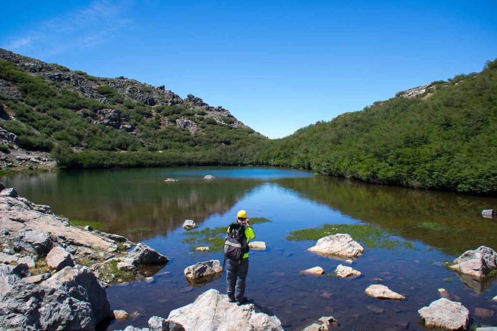 La laguna huemul está en el valle de las Trancas. Créditos a Emil Namur.