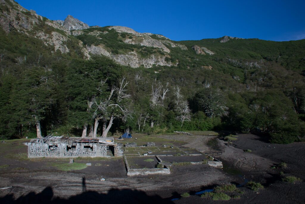 La primera jornada es de cerca de 3 kilómetros hasta el refugio Shangri-Lá. Créditos a Emil Namur.