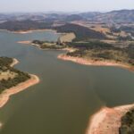 Vista general de la presa Jaguari, parte del sistema Catareira, que suministra agua a la zona metropolitana de Sao Paulo, Brasil. Créditos: Andre Penner