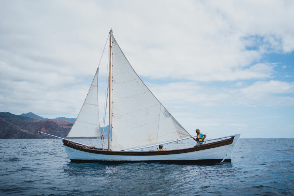 Barco ballenero en Isla Robinson Crusoe. Créditos: Germán Recabarren