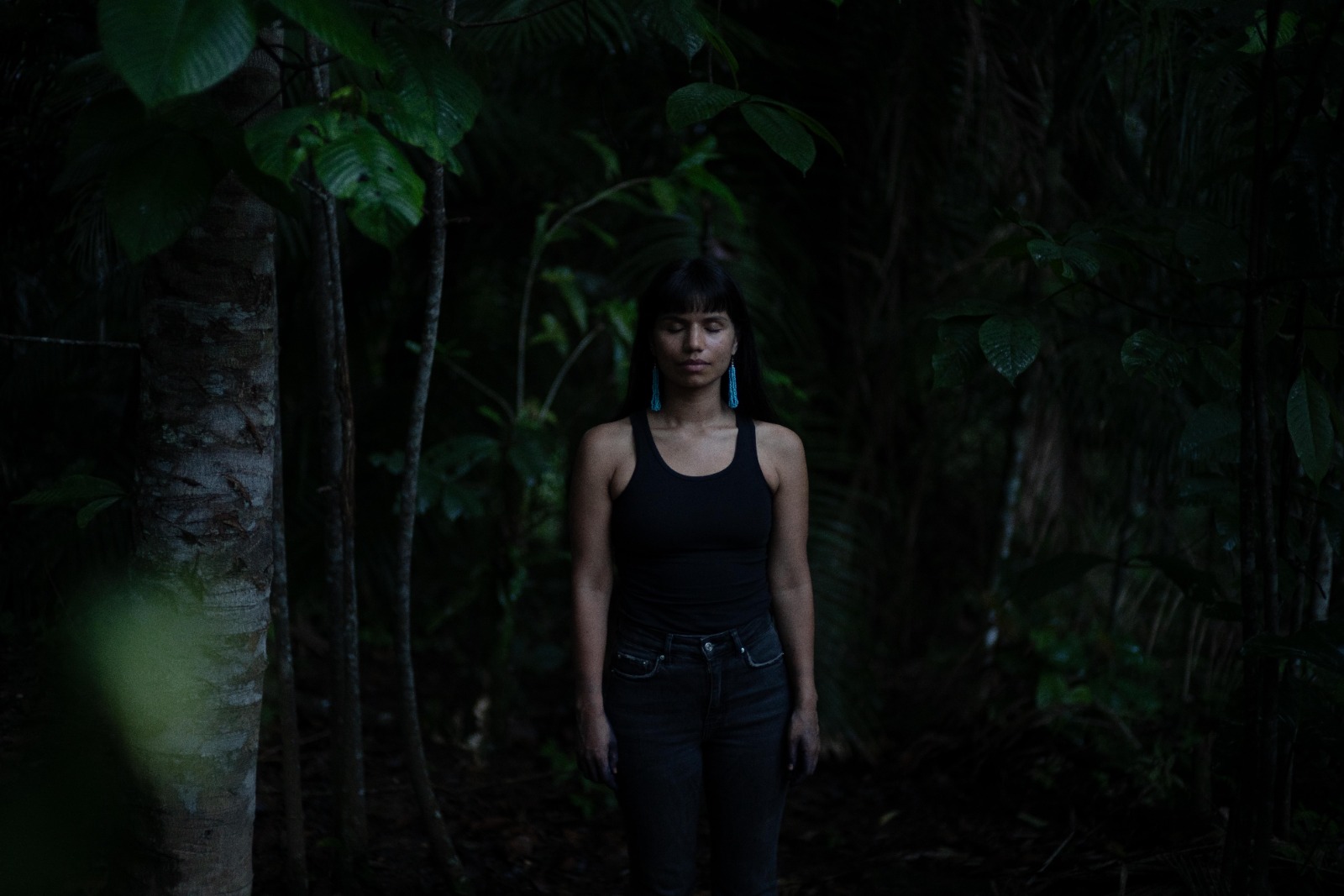 “Necesitamos buscar formas de tratar mejor tanto a la Tierra como a las mujeres, necesitamos sanar”: Entrevista a Nina Gualinga