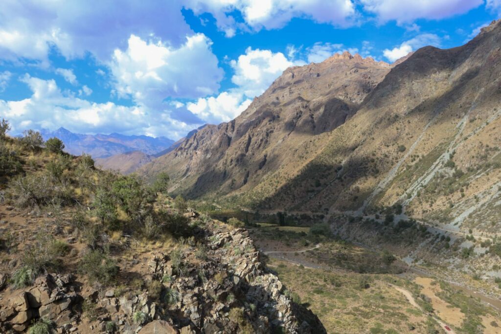 Petroglifos en el Cajón del Maipo. Créditos: @ememilia.0