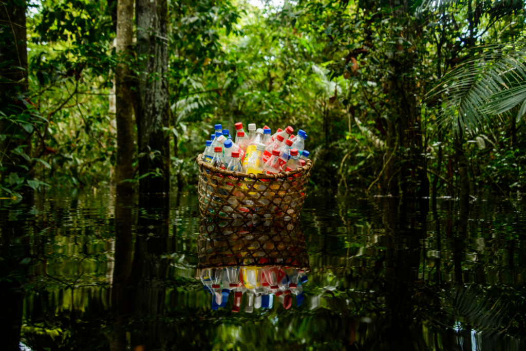 Proyecto fotográfico del colombiano Juan Amarú junto a la colaboración de miembros de la etnia Tikuna en la comunidad de San Pedro de los Lagos.