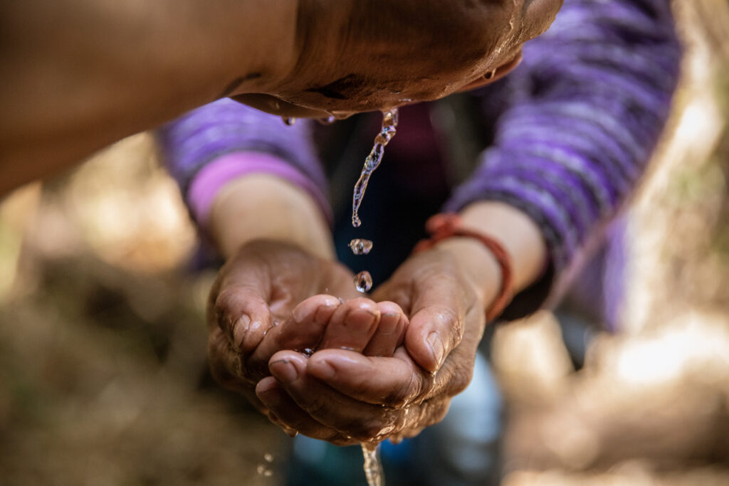 Equipo del proyecto Red Comunitaria de Agua Nal Alto, Restauración de ecosistemas hídricos para la soberanía alimentaria en Tirúa, promovido por Fundación Licán. Ganadores Fondo Común 2021.
