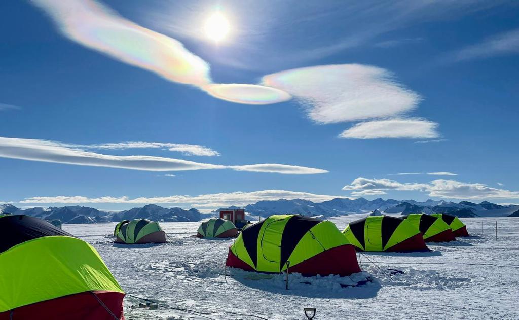 Nube iridiscente, Antártica (2022), José Jorquera @Antarcticacl 