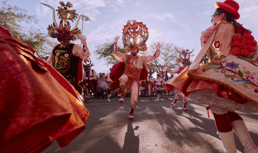 Descubriendo la Fiesta de “La Tirana”:Tradiciones y color en el norte de Chile