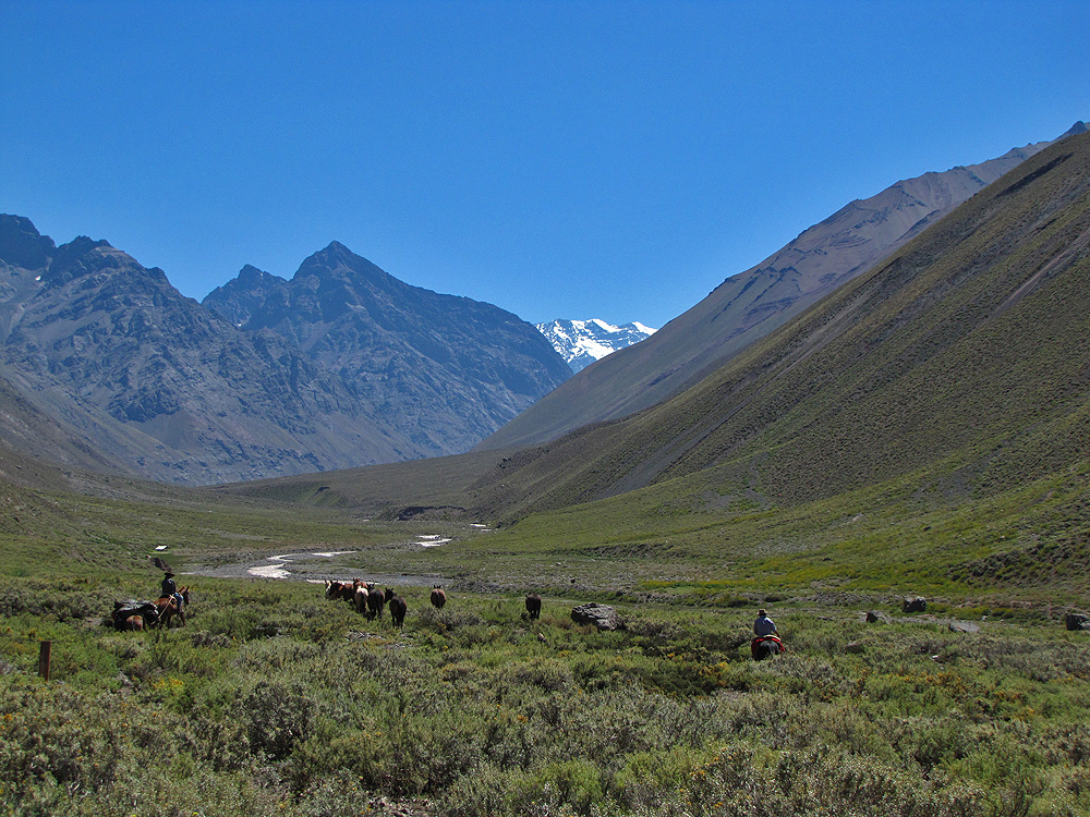 Continuando hacia el interior del valle. Foto: Álvaro Vivanco/Andeshandbook