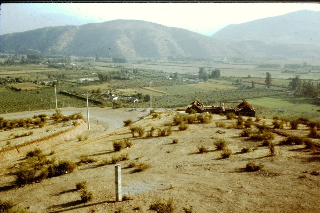 Vista desde la cumbre del cerro Calán hacia casas de los porteros