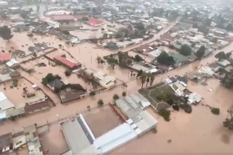 Licantén, Chile, inundado en junio 2023. Foto: Carabineros de Chile.