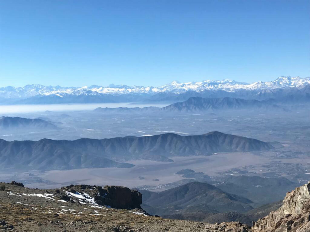 Vista a la laguna de Aculeo desde el Santuario de la Naturaleza Altos de Cantillana