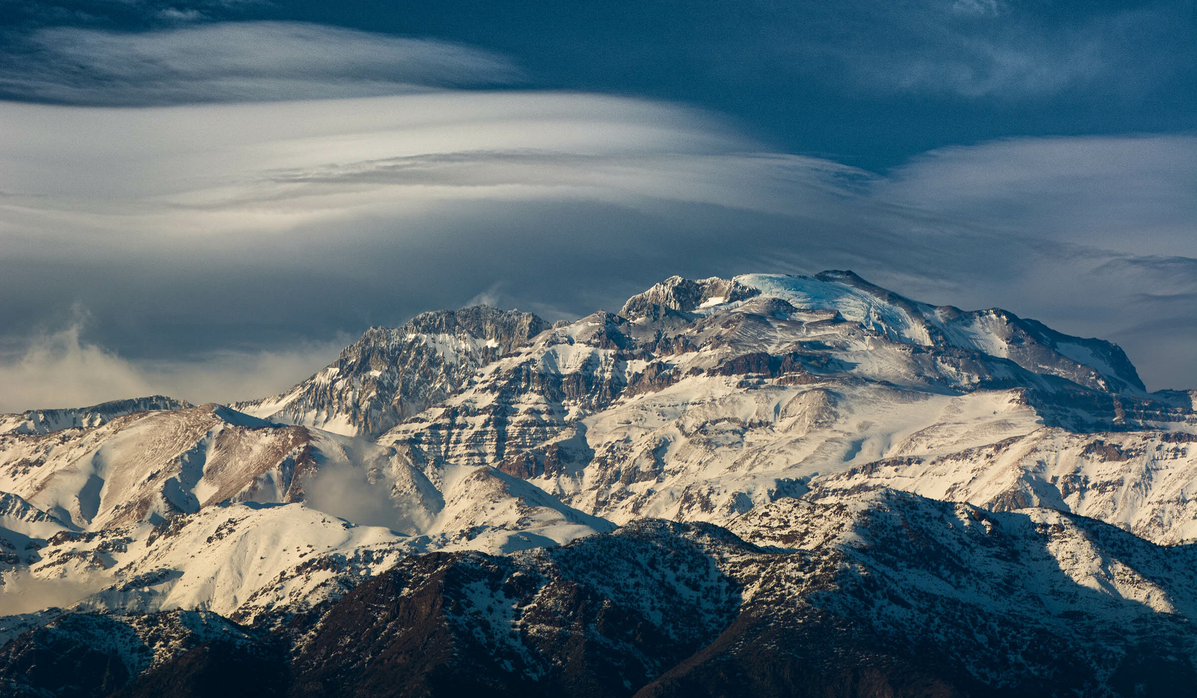 La majestuosa cordillera de Los Andes a través de la fotografía: una mirada al valle del Mapocho