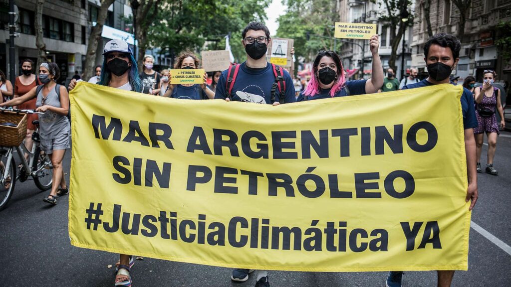 Marcha en Buenos Aires contra la exploración de hidrocarburos en el mar Argentino. Créditos: Lucia Prieto, Greenpeace.