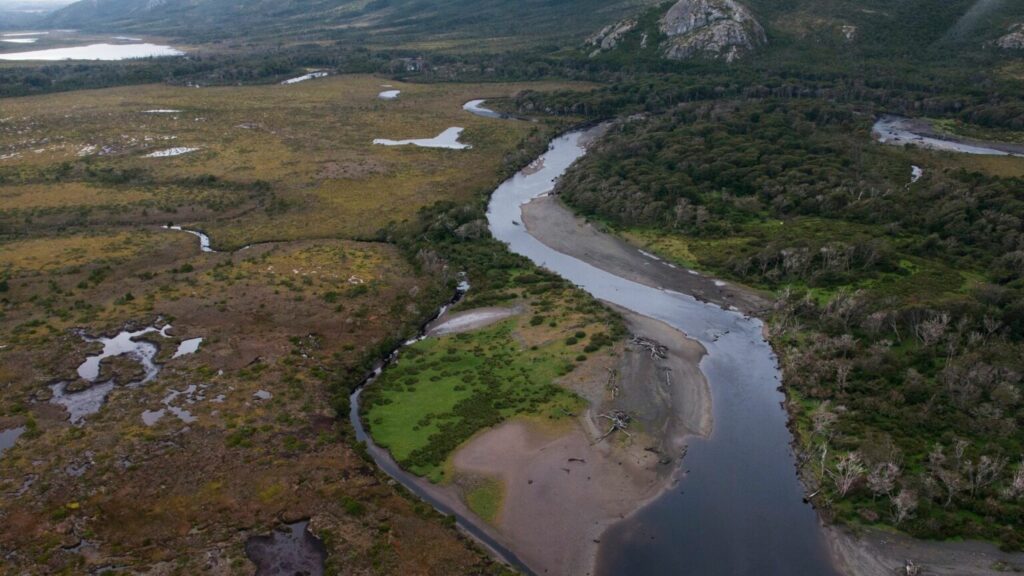 Rio de Península Mitre por Sergio Anselmino y Asociación Civil Conservación de Península Mitre.