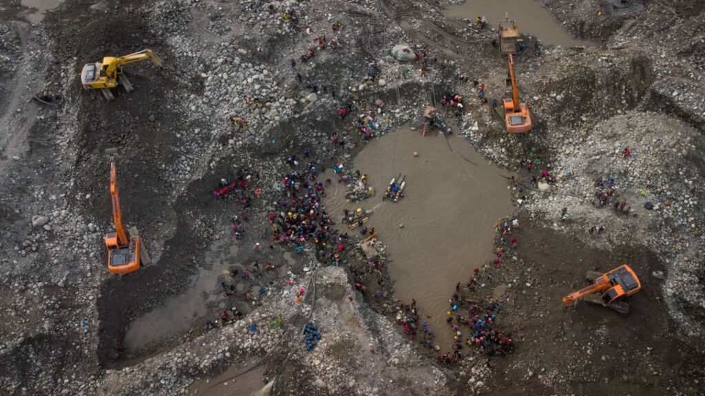 En la comunidad de Yutzupino, en Ecuador, se pueden observar los efectos de la minería, la cual ha destruido y contaminado gravemente los ríos Jatunyacu y Yutzupino. 11 de febrero del 2022. Foto: Iván Castaneira.
