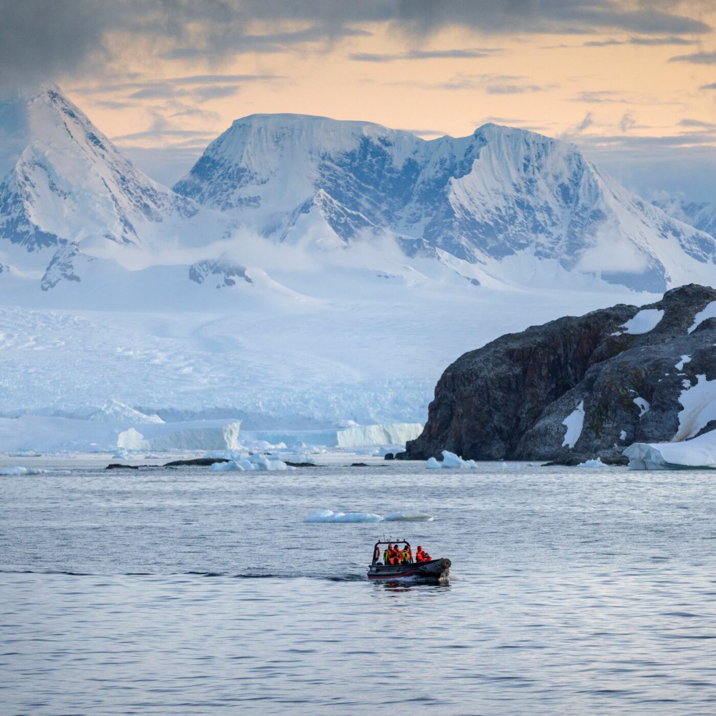 Entre la fragilidad y la sorprendente belleza antártica: registros una expedición científica al Continente Blanco