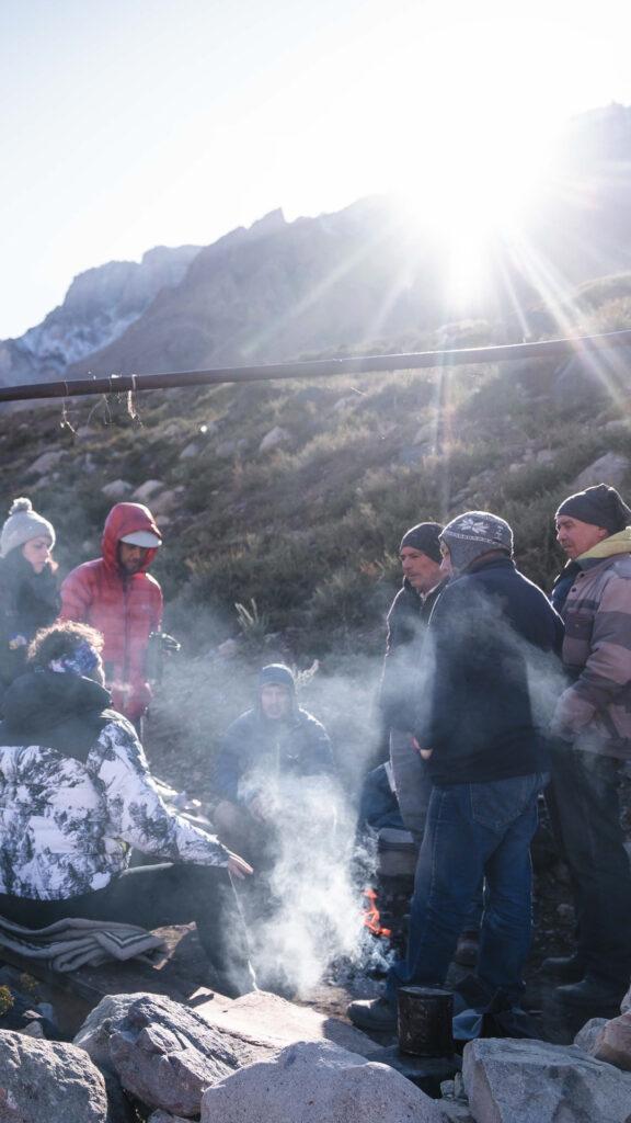 Gobierno de Santiago y Fundación DeporteLibre firman acuerdo para fortalecer el turismo de montaña en San José de Maipo. La iniciativa es parte del proyecto “Los 16 de Chile” cuyo objetivo es construir refugios en la montaña más alta de cada región del país, y así fomentar la cultura de montaña y potenciar el turismo.