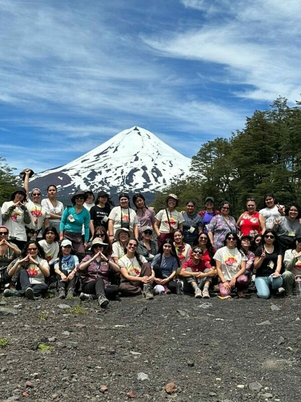 “Siguiendo las huellas de los Gigantes de Kütralkura»: Lanzan guía de exploración volcanológica del geoparque Mundial UNESCO Kütralkura