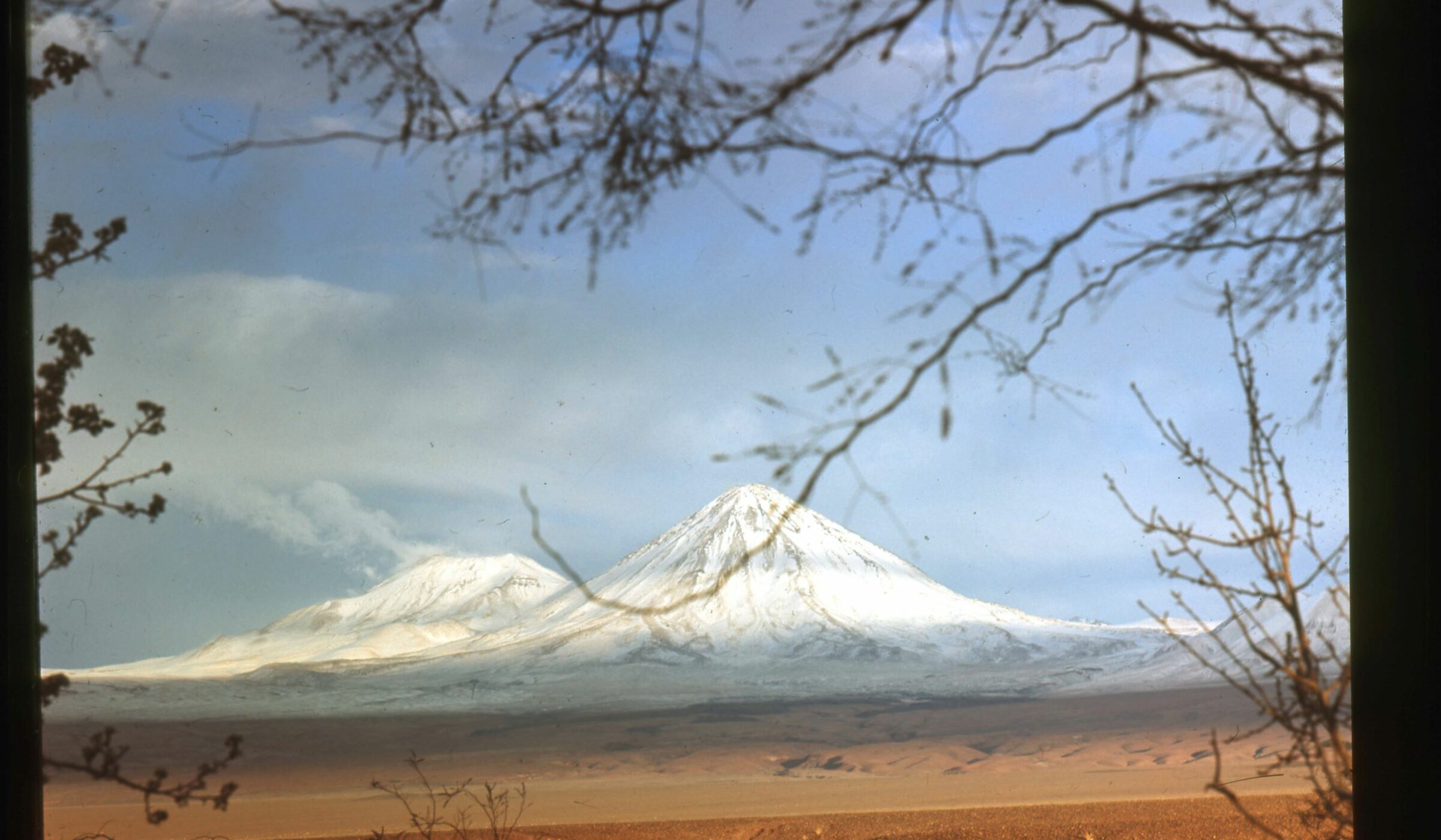 ¡Impresionante! Descubren y rescatan tesoro de más de 15 mil imágenes históricas de Chile tomadas por el destacado fotógrafo Luis Mitrovic 