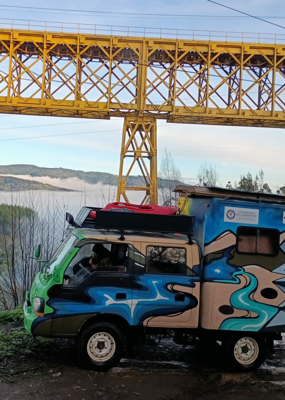 La historia de Educamper, el innovador auto que funciona con aceite y viaja por Chile educando sobre reciclaje