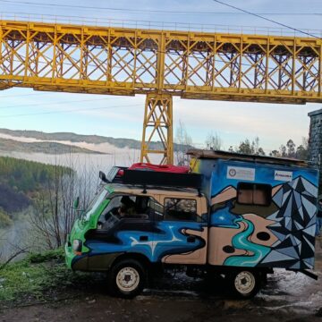 La historia de Educamper, el innovador auto que funciona con aceite y viaja por Chile educando sobre reciclaje