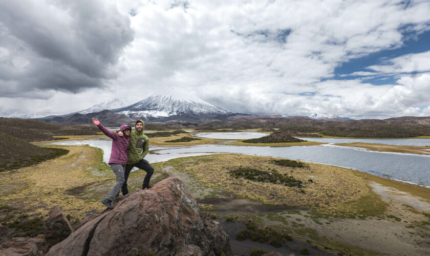Pareja de chilenos recorrió los 46 parques nacionales durante un año, a bordo de un auto eléctrico