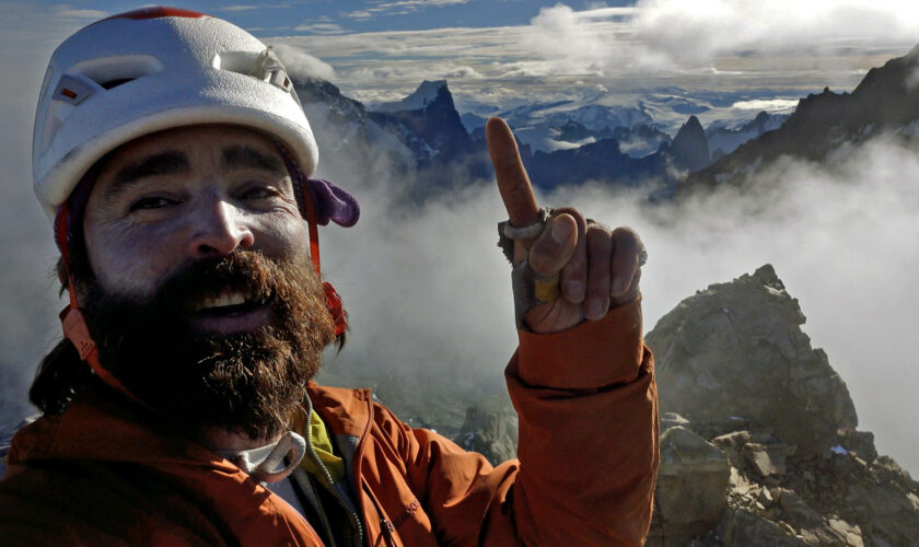 Seán Villanueva, escalador que subió las cuatro Torres del Paine: «Hay mucha gente con récords de velocidad, con un foco muy de logro deportivo de la escalada. Para mí el alpinismo tiene valores importantes, como el estilo y la amistad entre la cordada»