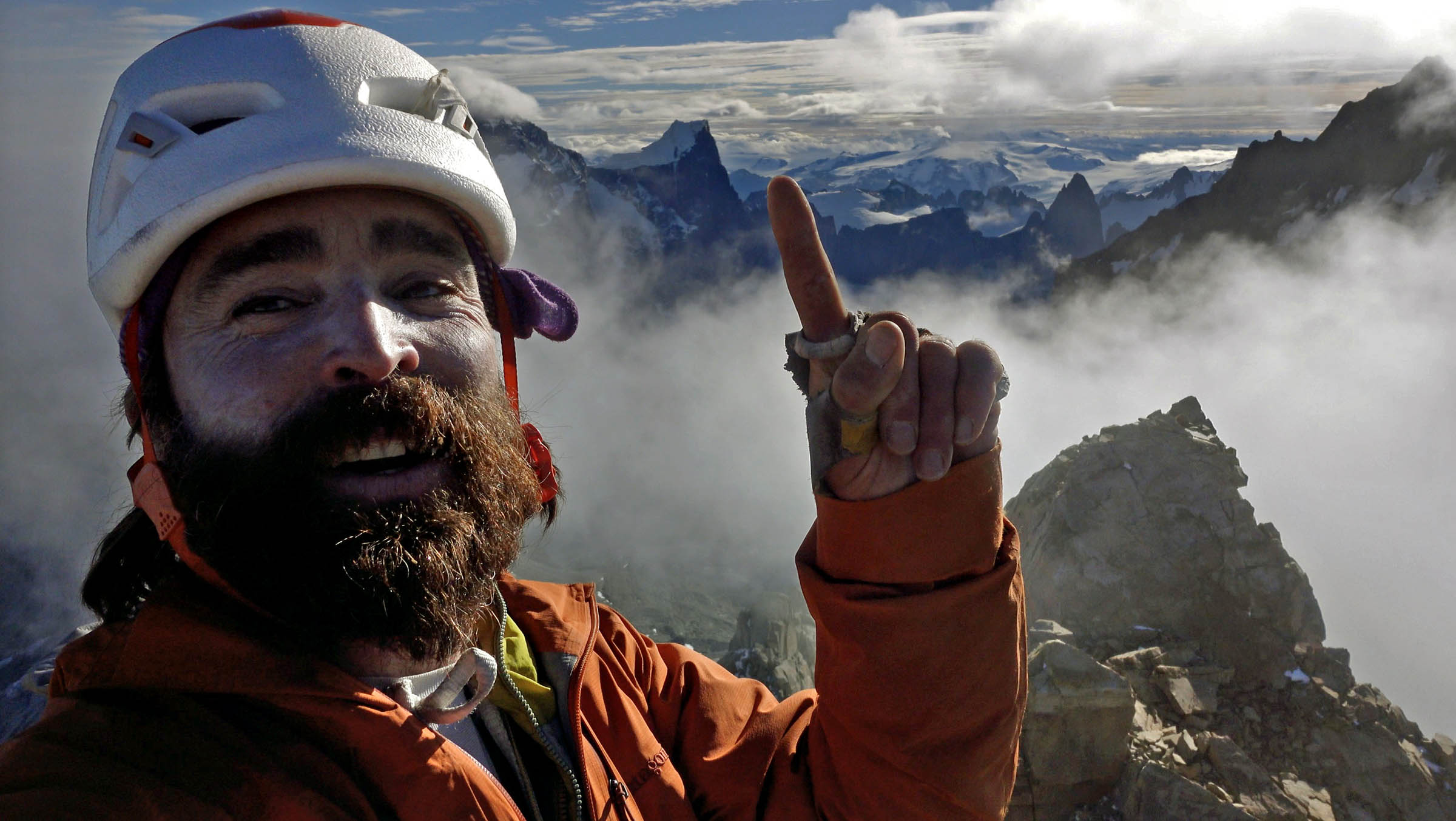 Seán Villanueva, escalador que subió las cuatro Torres del Paine: «Hay mucha gente con récords de velocidad, con un foco muy de logro deportivo de la escalada. Para mí el alpinismo tiene valores importantes, como el estilo y la amistad entre la cordada»