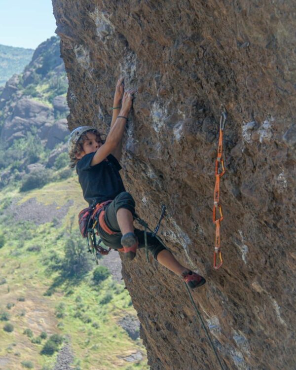 ENTREVISTA EXCLUSIVA | Leo Cea, el escalador chileno de 11 años que rompió un récord mundial: “No me acuerdo de ni un día que no haya escalado. Quizás solo un día. Cuando me dio varicela”