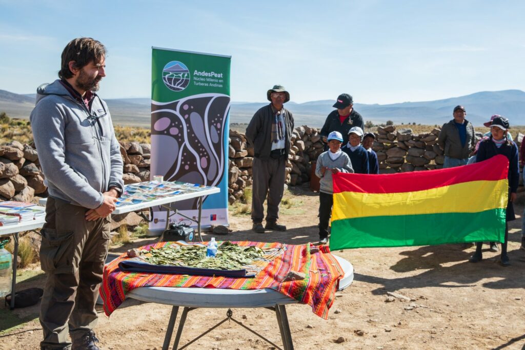 Lanzamiento guía "Flora Altoandina en la Frontera boliviano-chilena”. Créditos: AndesPeat.