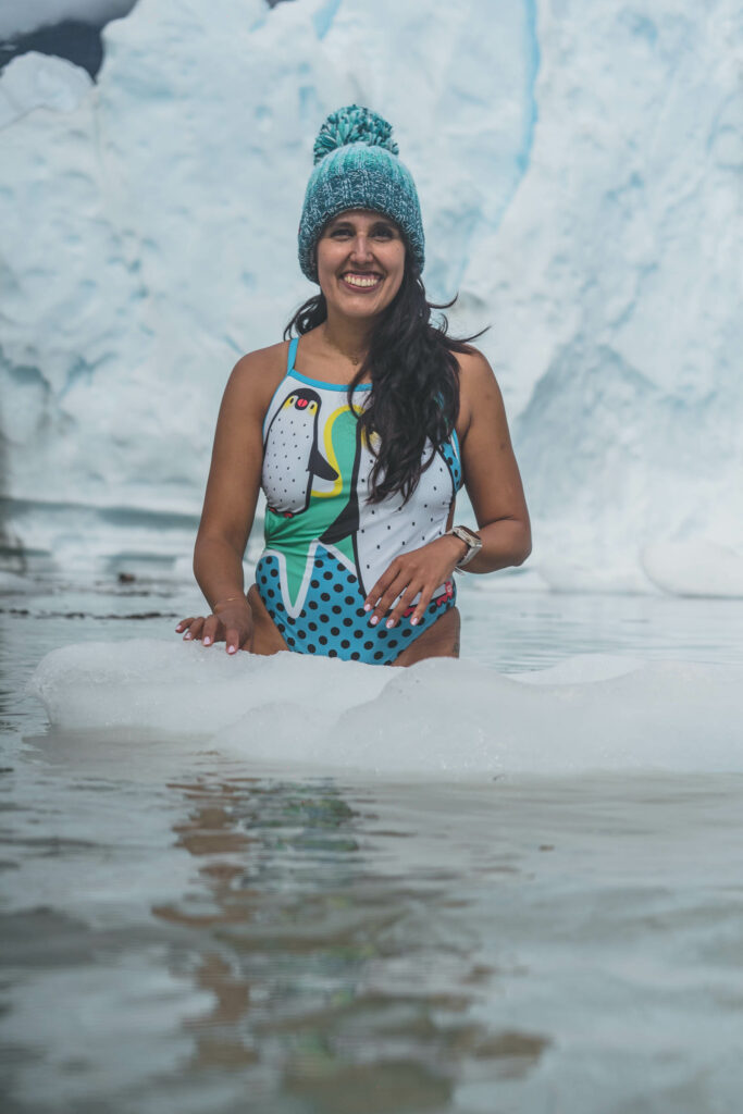 Bárbara Hernández, la "Sirena de Hielo", en Tierra del Fuego. Créditos @zvcarias