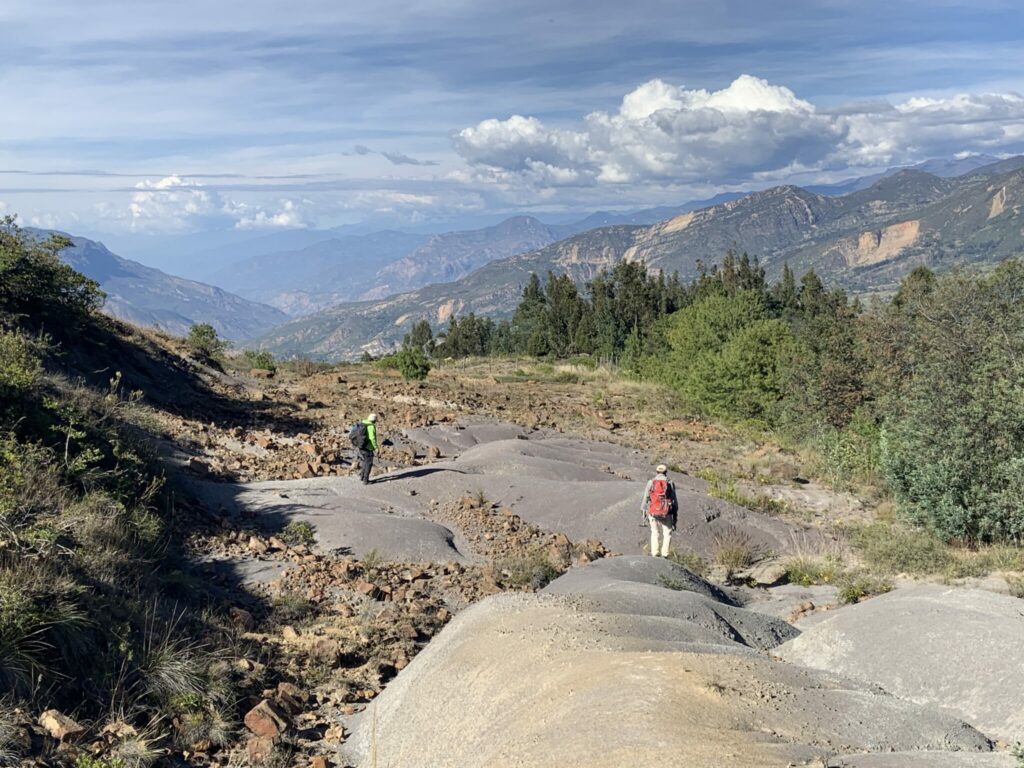 Paisaje general de los lugares en donde se encontraron los fósiles, en el inicio del Cañon del Río Chicamocha en Socha, Colombia. Foto: Edwin Cadena