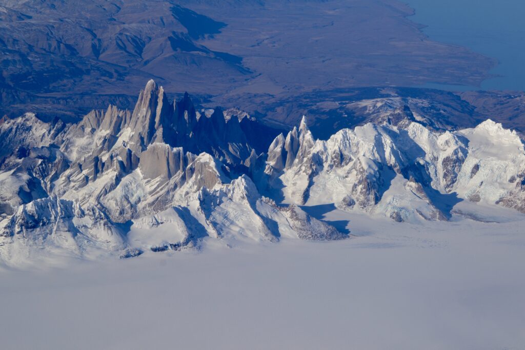 Vista áerea del Monte Fitz Roy, el cerro Torre y los Campos de Hielo Sur. Créditos: ©Felipe Howard