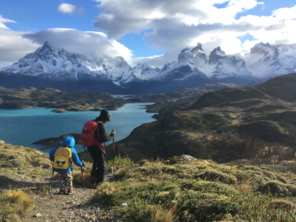 Macizo Paine: A la derecha los Cuernos del Paine y a la izquierda el Paine Grande. Créditos: ©Felipe Howard