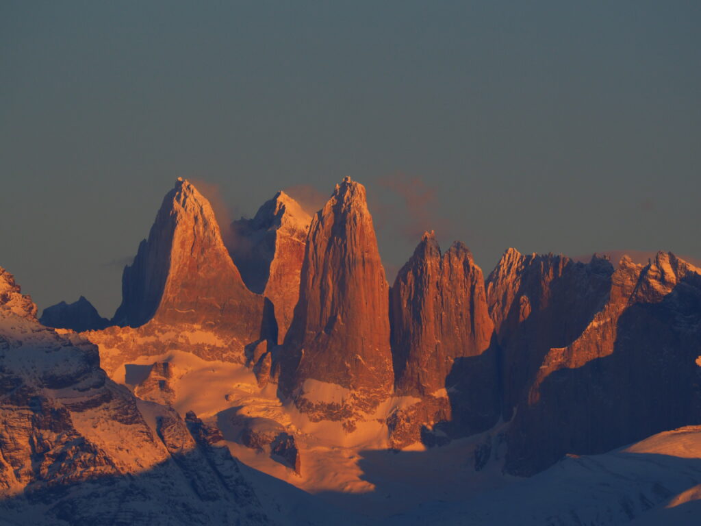 Torres del Paine al amanecer. Créditos: ©Felipe Howard