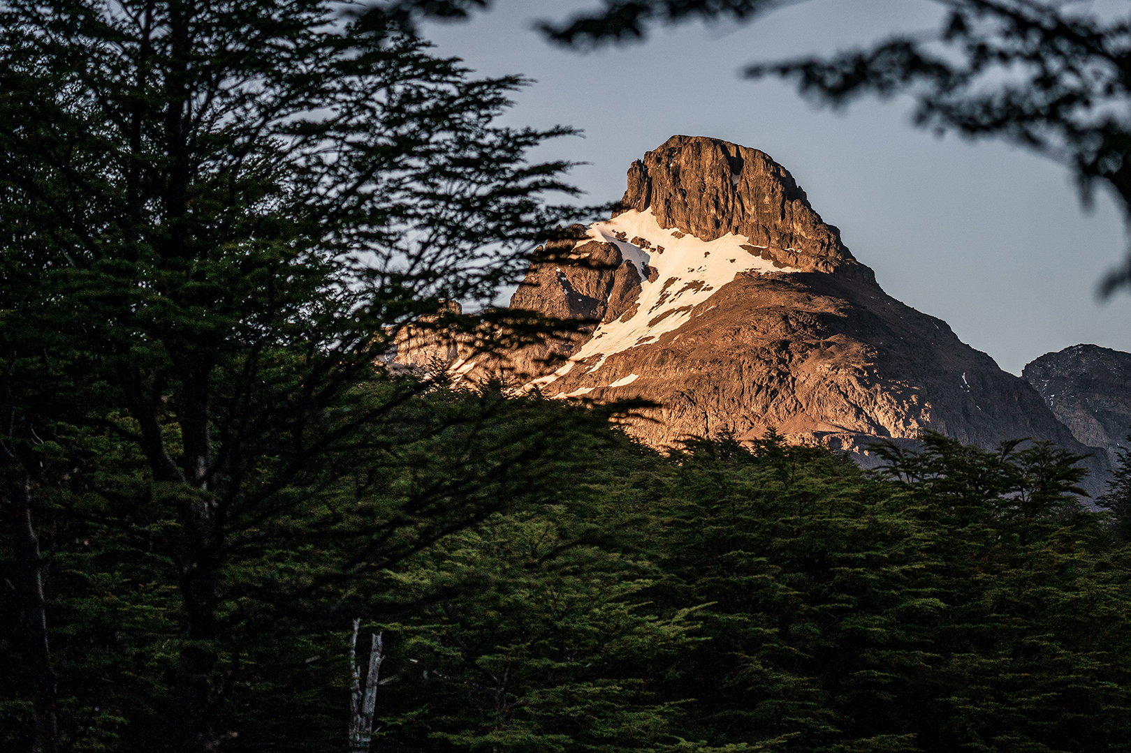 Presentan propuesta para proteger las Torres del Avellano, en la Región de Aysén