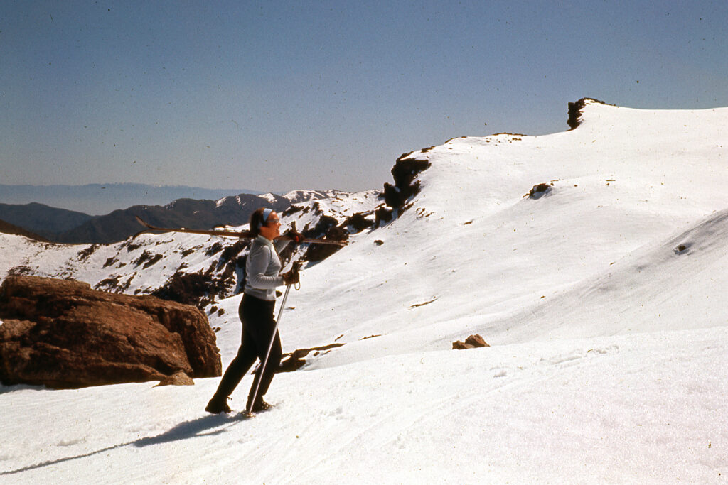 Helma Schlack esquiando en Farellones en 1965