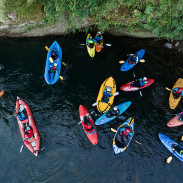Guardianes del río: niños y niñas kayakistas del Biobío recaudan fondos para llegar al Festival del Río en Hornopirén