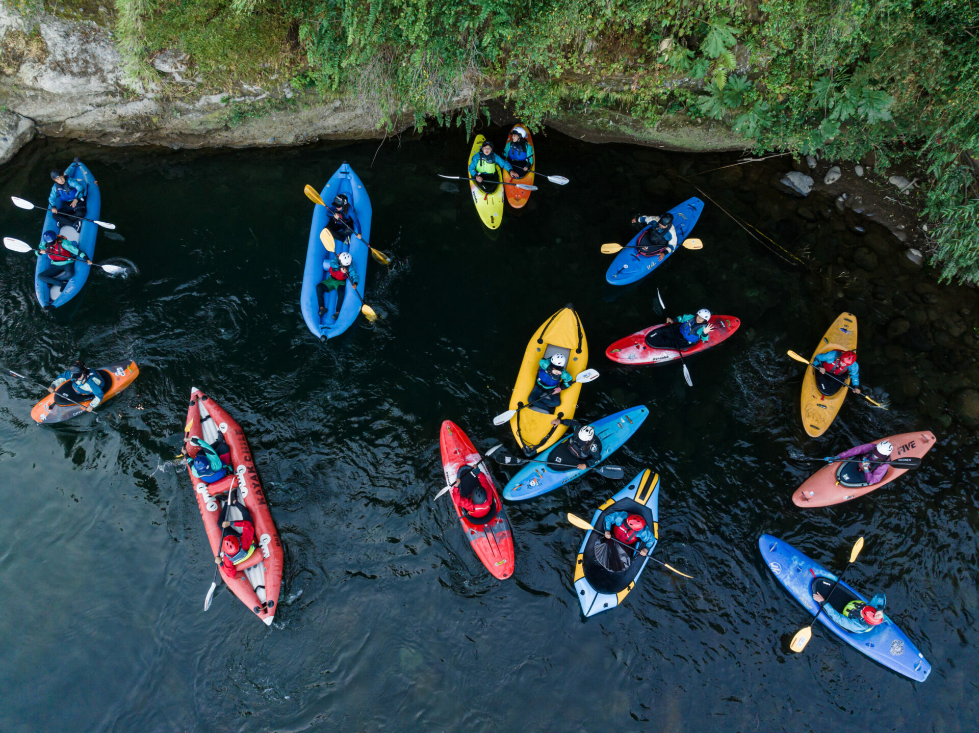 Guardianes del río: niños y niñas kayakistas del Biobío recaudan fondos para llegar al Festival del Río en Hornopirén