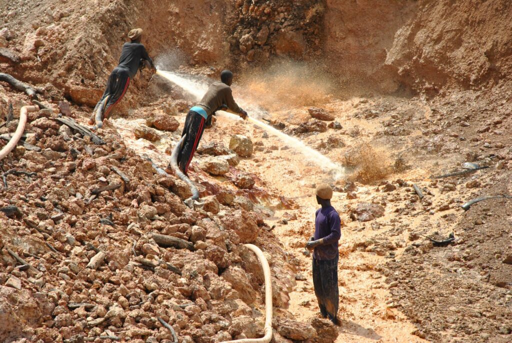 Extracción de oro en Brownsberg, Surinam. Las cifras gubernamentales muestran que el oro representa más del 80% de las exportaciones totales del país (Imagen: Denise Mueller / Alamy).