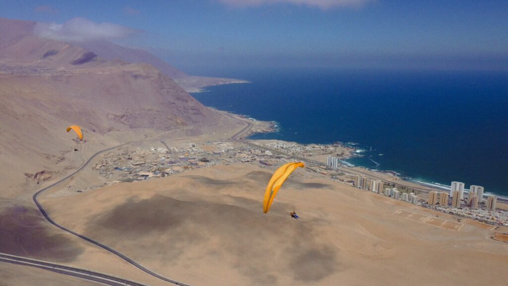 Iquique es un paraíso para los deportes extremos como el ala delta. Foto: Divulgación/Hábitat Natural.
