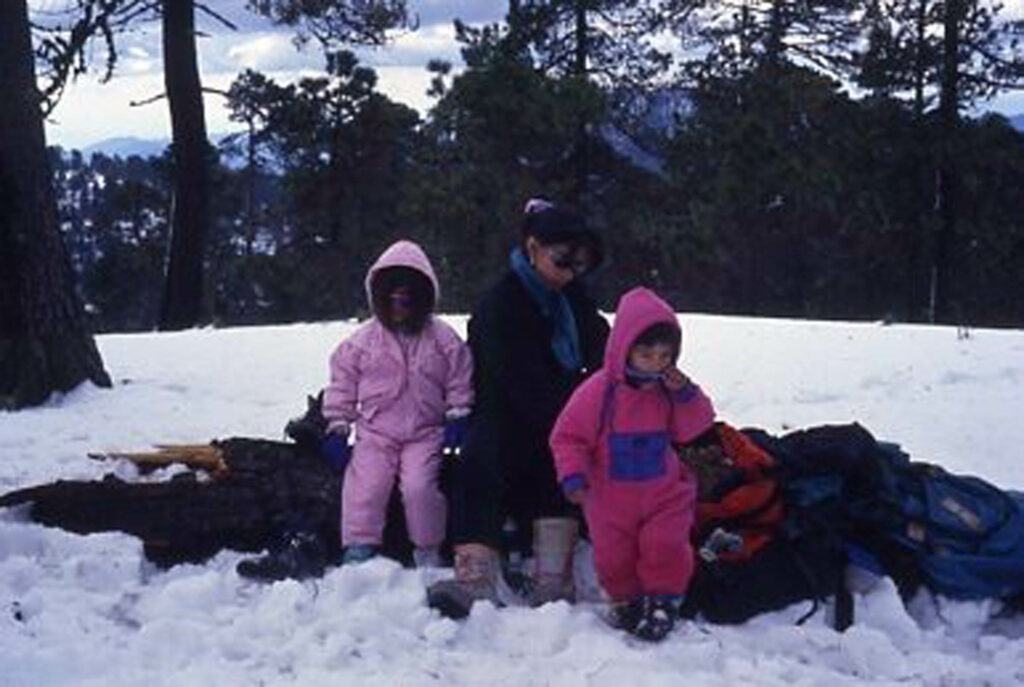 Elsa y sus hijos, cuando estos eran pequeños. Fotografía cortesía de Elsa Ávila.